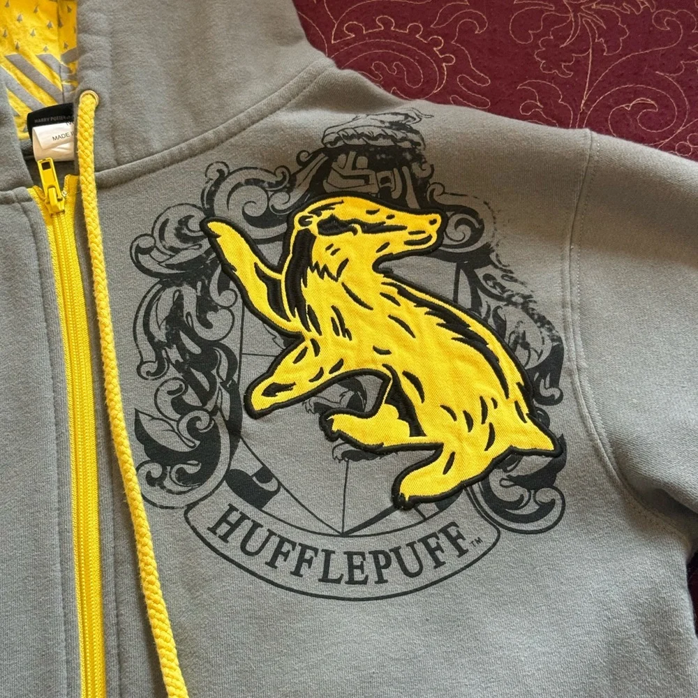Universal Studios The Wizarding World of Harry Potter Hufflepuff Zip Up Jacket - Picture 4 of 9